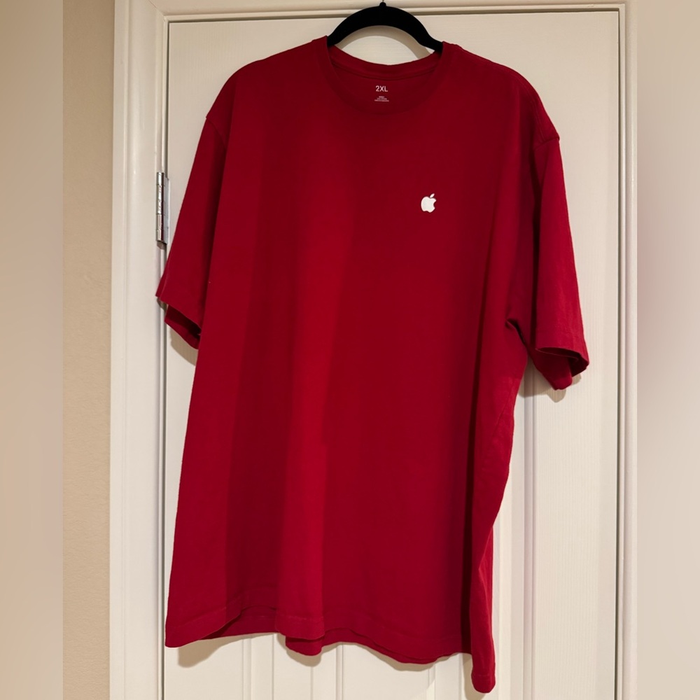 Apple logo red t-shirt in 2XL (unisex sizing)